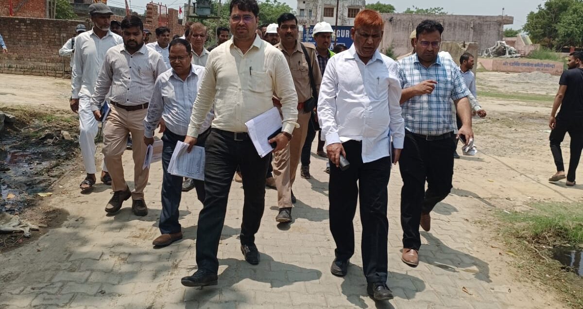 नोडल अधिकारी ने किया जनपद की गौशाला और जल जीवन मिशन की हर घर पाइप पेयजल परियोजना का निरीक्षण safar news PHOTO 2025 05 24 16 13 00 e1748160359766