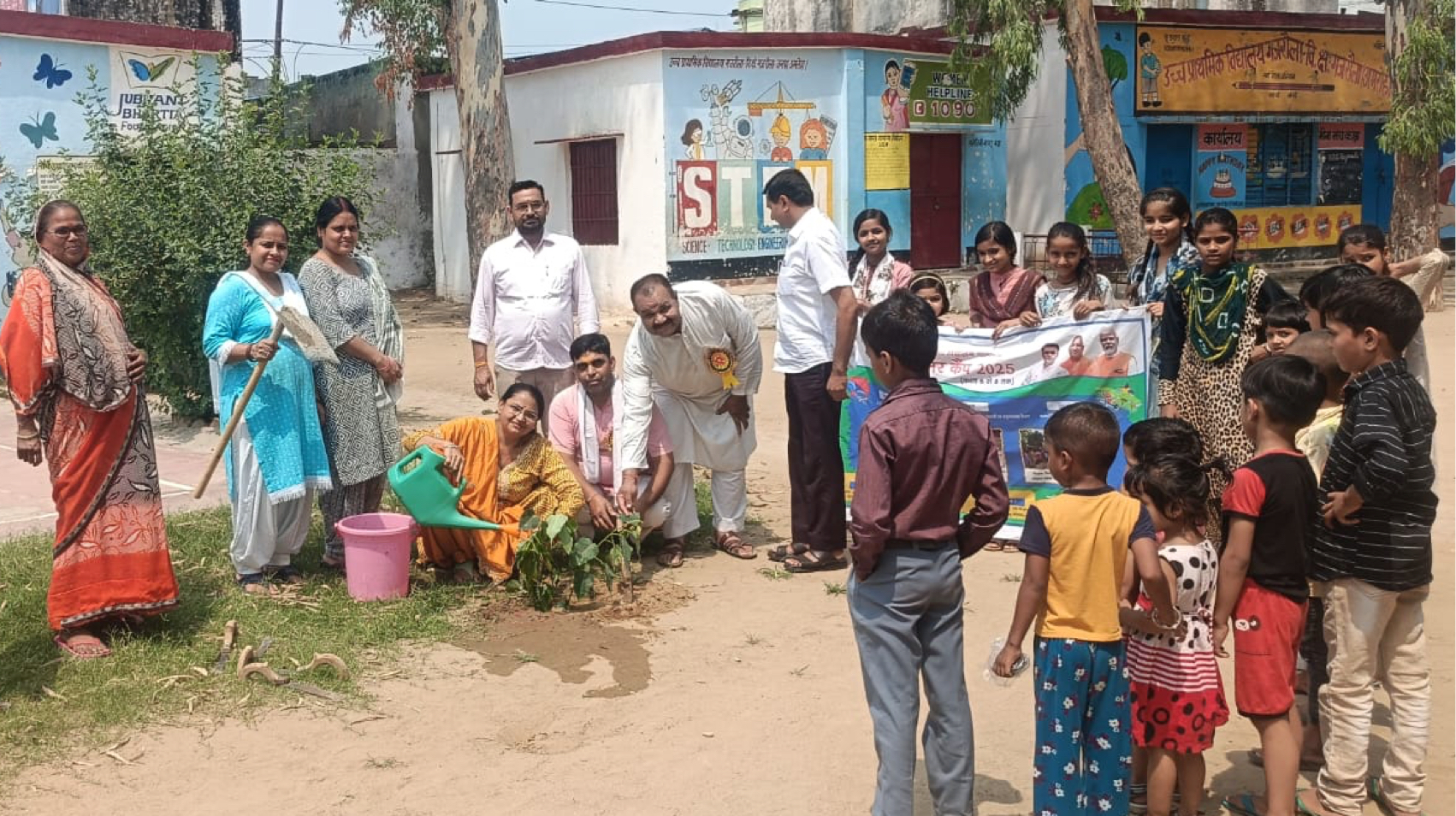 कंपोजिट विद्यालय गजरौला में विश्व पर्यावरण दिवस पर वृक्षारोपण और समर कैंप safar news विश्व पर्यावरण दिवस